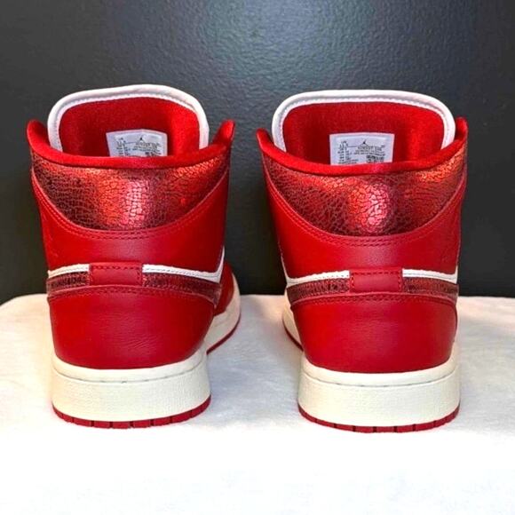 Air Jordan 1 Mid “Valentine’s Day 2025” – HJ9337-106 | 10M/11.5W main image 10